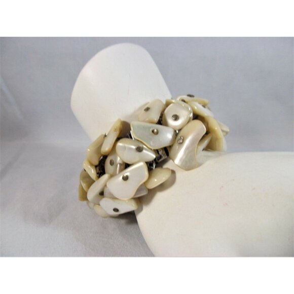 Vintage Expandable Silvertone Mother of Pearl Bracelet Made in Japan - Picture 12 of 12